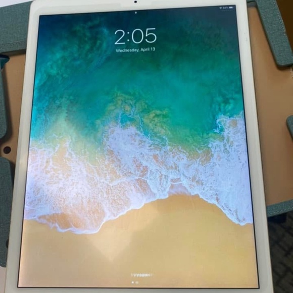 iPad PRO (2nd generation) 64GB - 12.9” - Picture 1 of 4